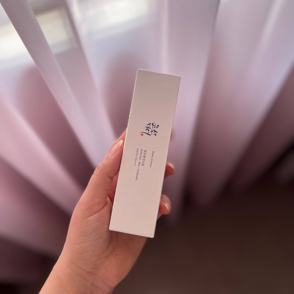 کرم ضدآفتاب بی رنگ صورت بیوتی آف جوسان SPF 50 مخصوص پوست خشک حجم ۵۰ میلی لیتر 5 کرم ضدآفتاب بی رنگ صورت بیوتی آف جوسان SPF 50 مخصوص پوست خشک حجم ۵۰ میلی لیتر